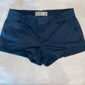 Abercrombie & Fitch Low Rise Short Size 4